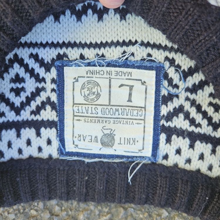 Vintage sweater black & white image 3